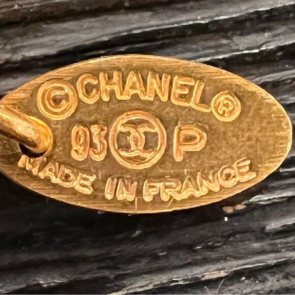 Chanel Authentic Vintage Twisted Cross Circle CC Cut Out 1993 Pendant Necklace - Picture 5 of 8